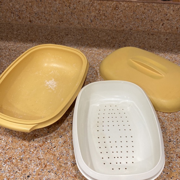 Vintage Tupperware Harvest gold steamers. - Picture 2 of 10